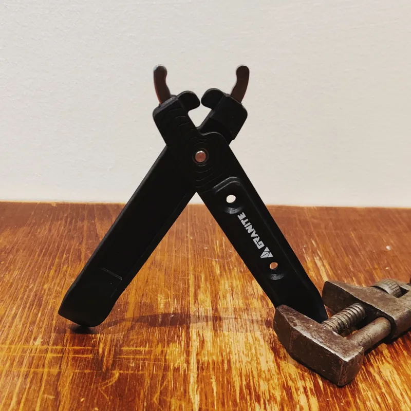 Granite TALON Tyre Lever With Stainless Chain Removing Tips Black-2